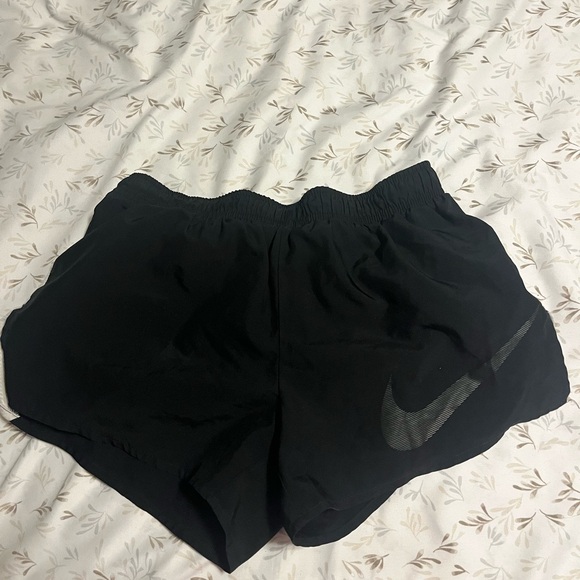 Black Nike shorts - Picture 1 of 2